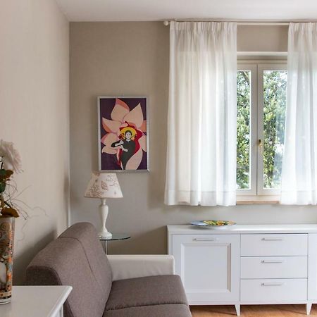 2-Bedroom Apt, With Balcony & Aircondition - 50 M From The Beach Marina di Pietrasanta Exteriör bild