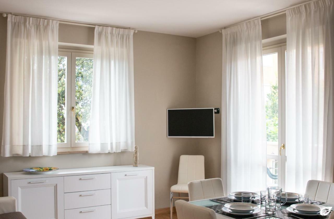 2-Bedroom Apt, With Balcony & Aircondition - 50 M From The Beach Marina di Pietrasanta Exteriör bild