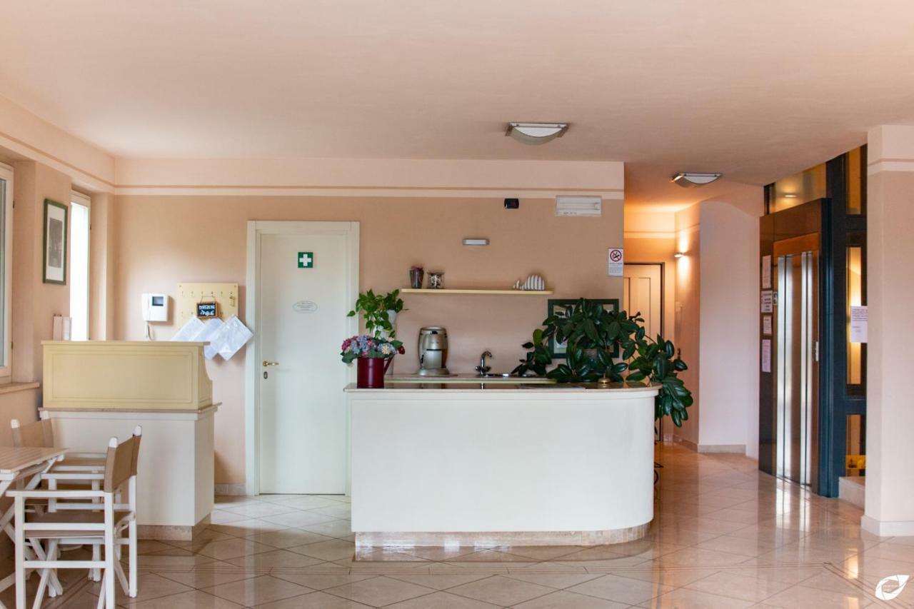 2-Bedroom Apt, With Balcony & Aircondition - 50 M From The Beach Marina di Pietrasanta Exteriör bild