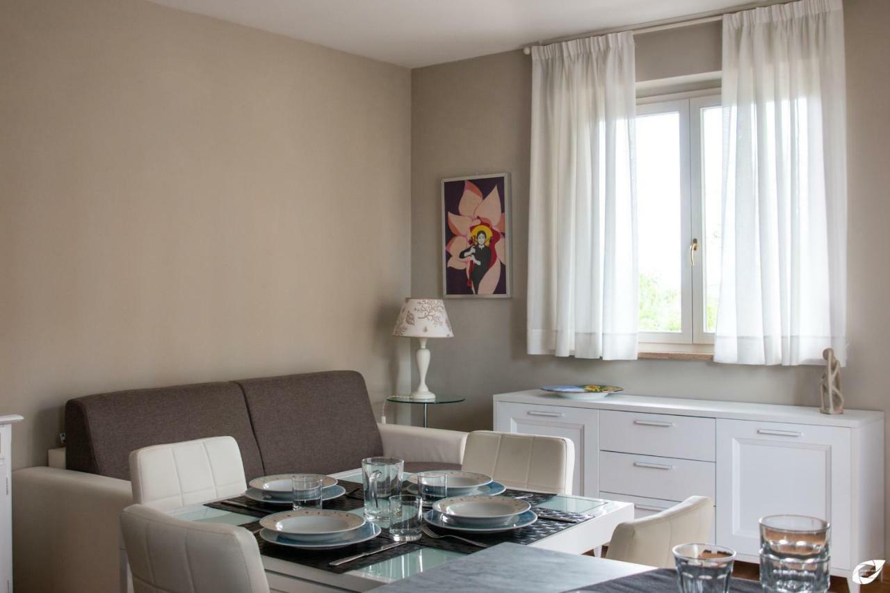 2-Bedroom Apt, With Balcony & Aircondition - 50 M From The Beach Marina di Pietrasanta Exteriör bild